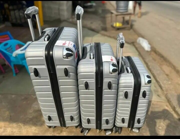 Valise rigide argentée