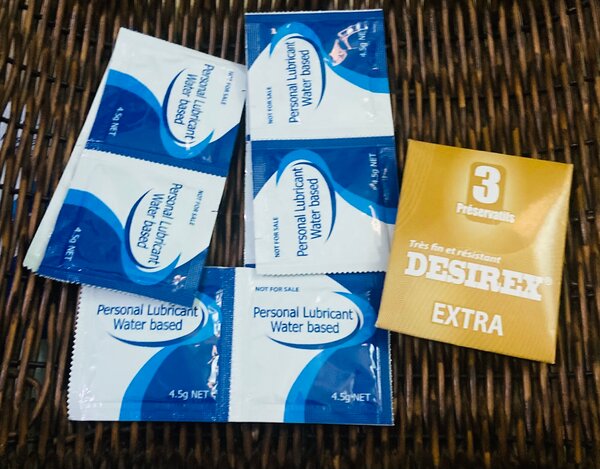 3 préservatifs +6 lubrifiants