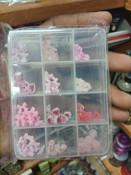 Ornements d'Ongles en Résine