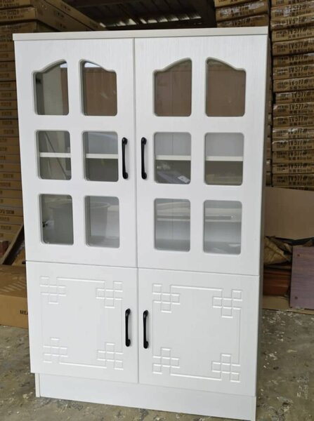 Armoire vitrée blanche élégante