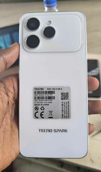 TECNOSpark Smartphone 128GB