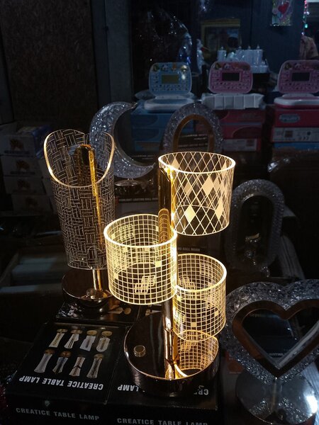 Lampe de table LED design moderne