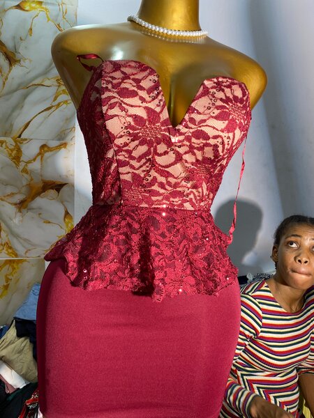 Robe Dentelle Rouge Élegante