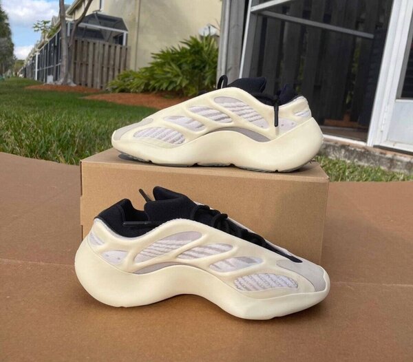 Adidas Yeezy Boost 700 V3