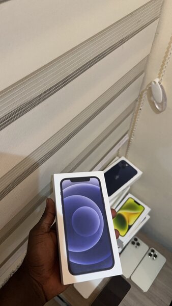 iPhone 12 64gb Locked