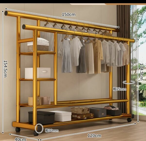 Porte-vêtements en métal avec étagères