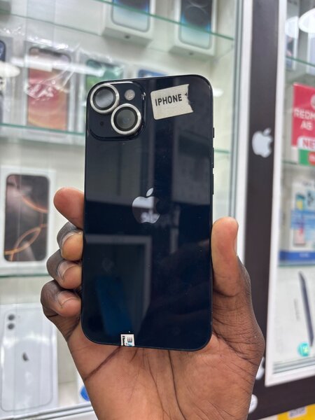 iPhone 14 simple retour quasi