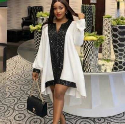 Robe élégante en blanc et noir