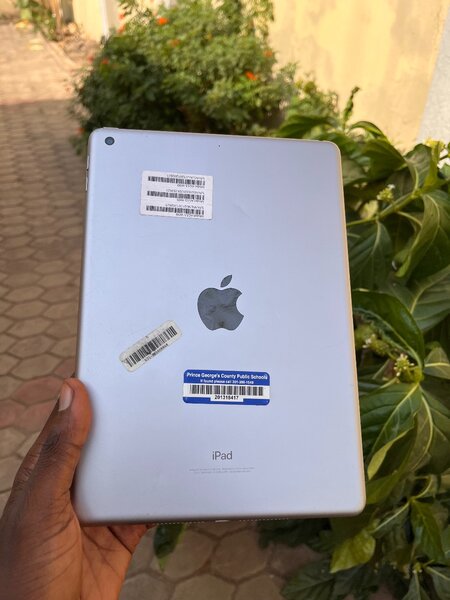 iPad 6th generation 32gb WiFi