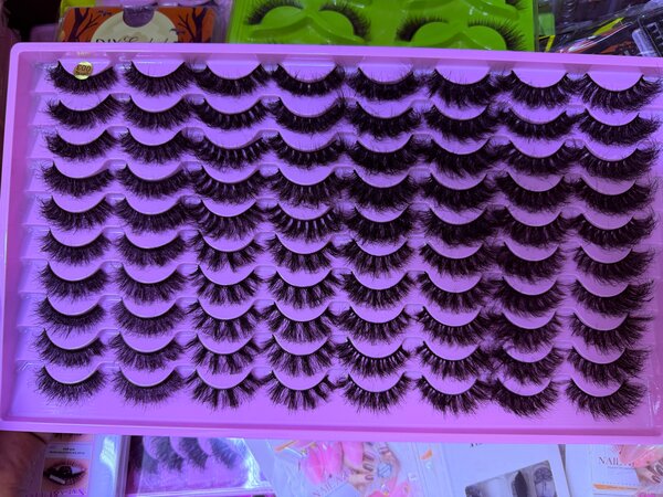 Faux cils volumineux premium