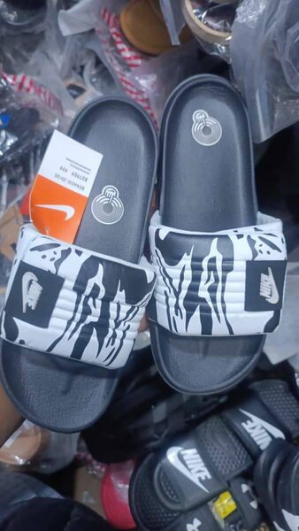 Sandales Flottantes Graphiques