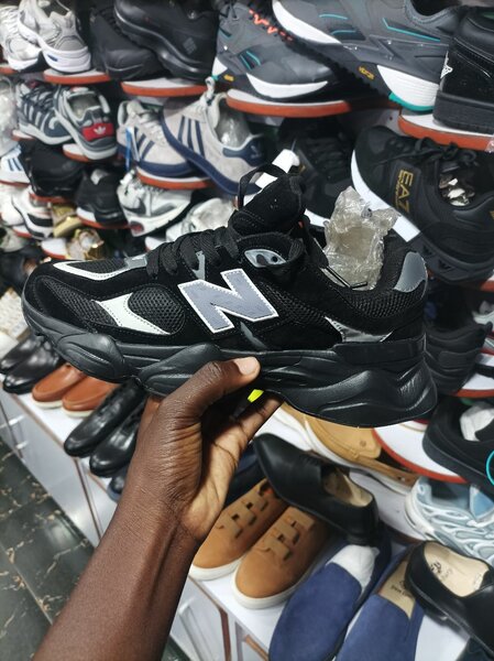 Baskets de course en maille noire