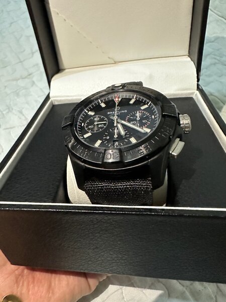 Наручные  новые часы от бренда Breitling1884