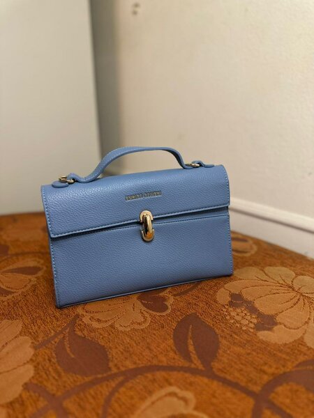 Sac à main en cuir bleu élégant