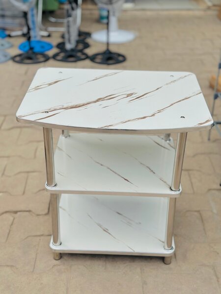 Table de thé blanc moderne