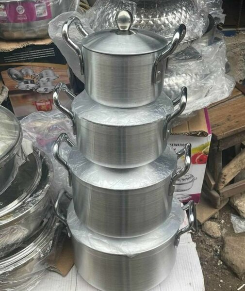 Lot de 4 casseroles inox avec couvercle