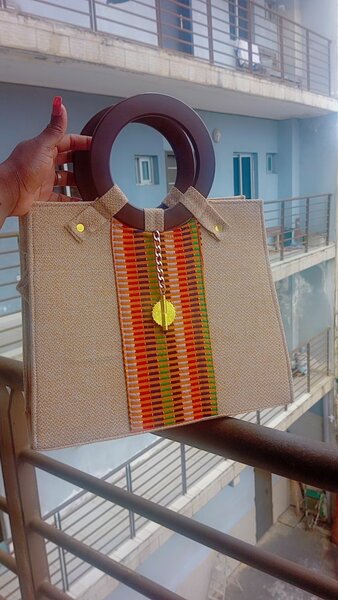 Sac à main tissé élégant