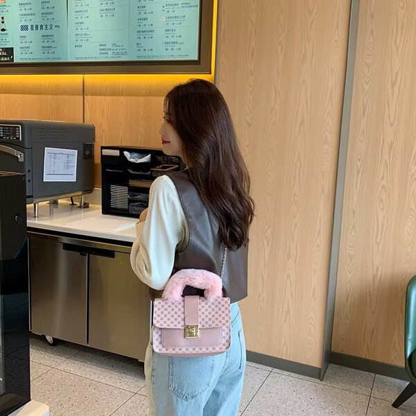 Sac à main élégant rose