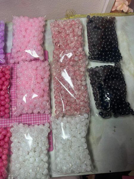 Perles en plastique colorées