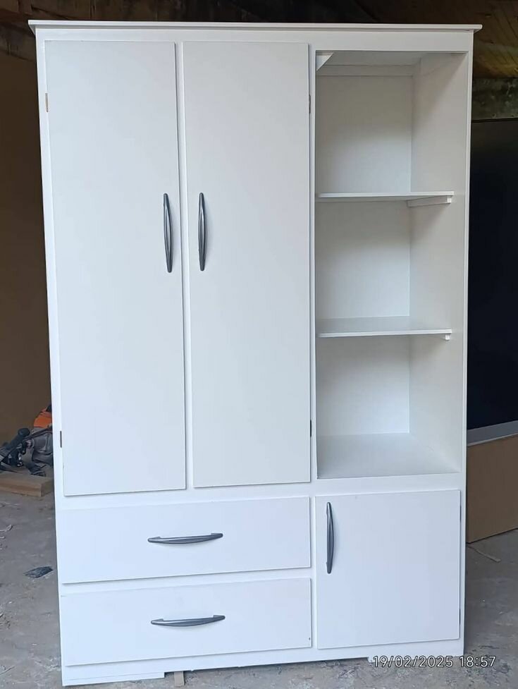 Armoire blanche moderne