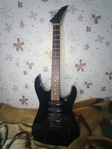 Электрогитара с усилителем