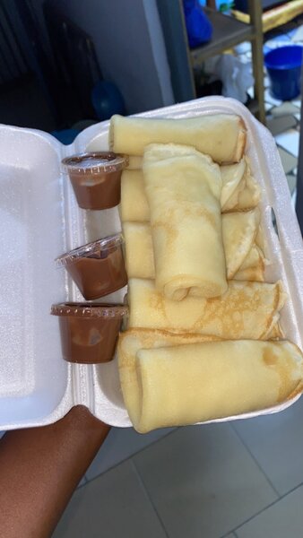 Crêpes moelleuses avec sauce chocolat
