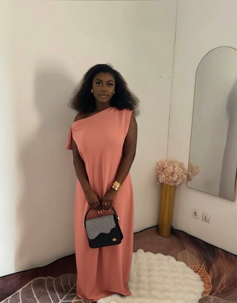 Robe asymétrique élégante