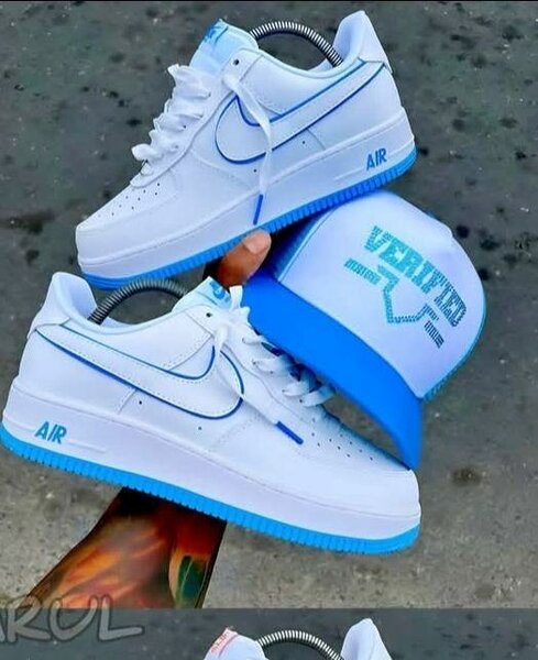 Baskets Air Blanc et Bleu