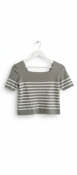 Haut rayé gris élégant