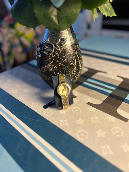 Montre Femme Dorée Élégante