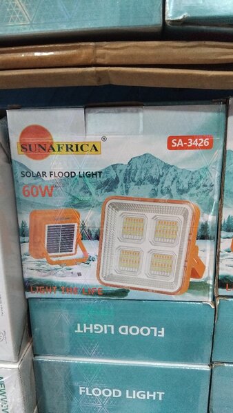 Projecteur solaire 60w combiné avec son panneau