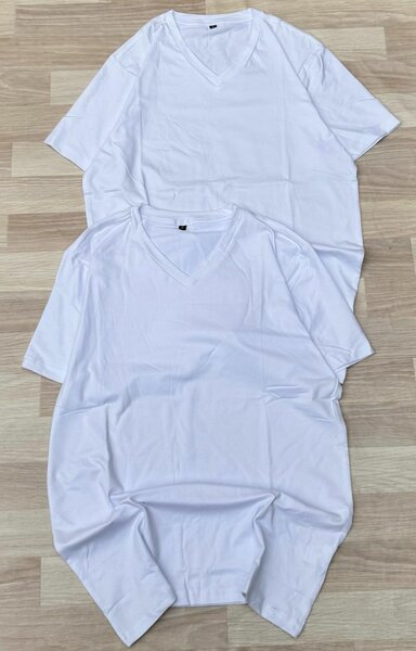 T-shirt blanc col V