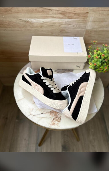 Baskets noires et roses élégantes