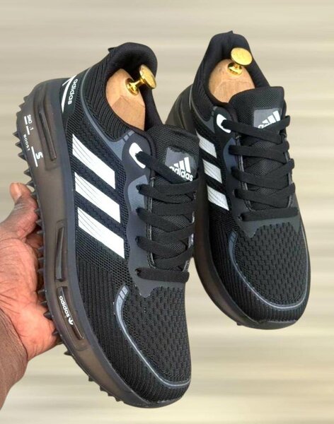 Chaussures de sport Adidas