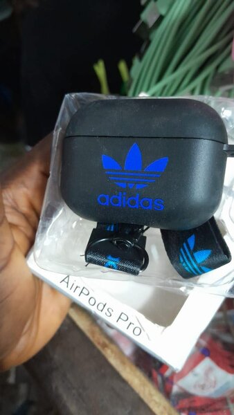Étui AirPods Pro Adidas
