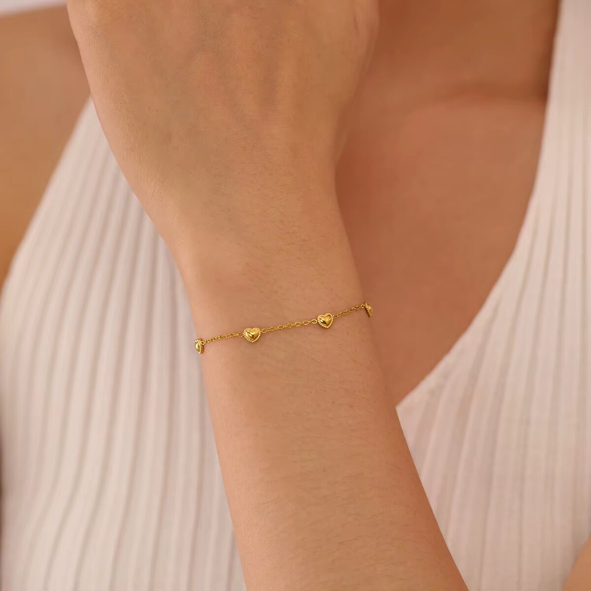 Bracelet en or avec coeurs