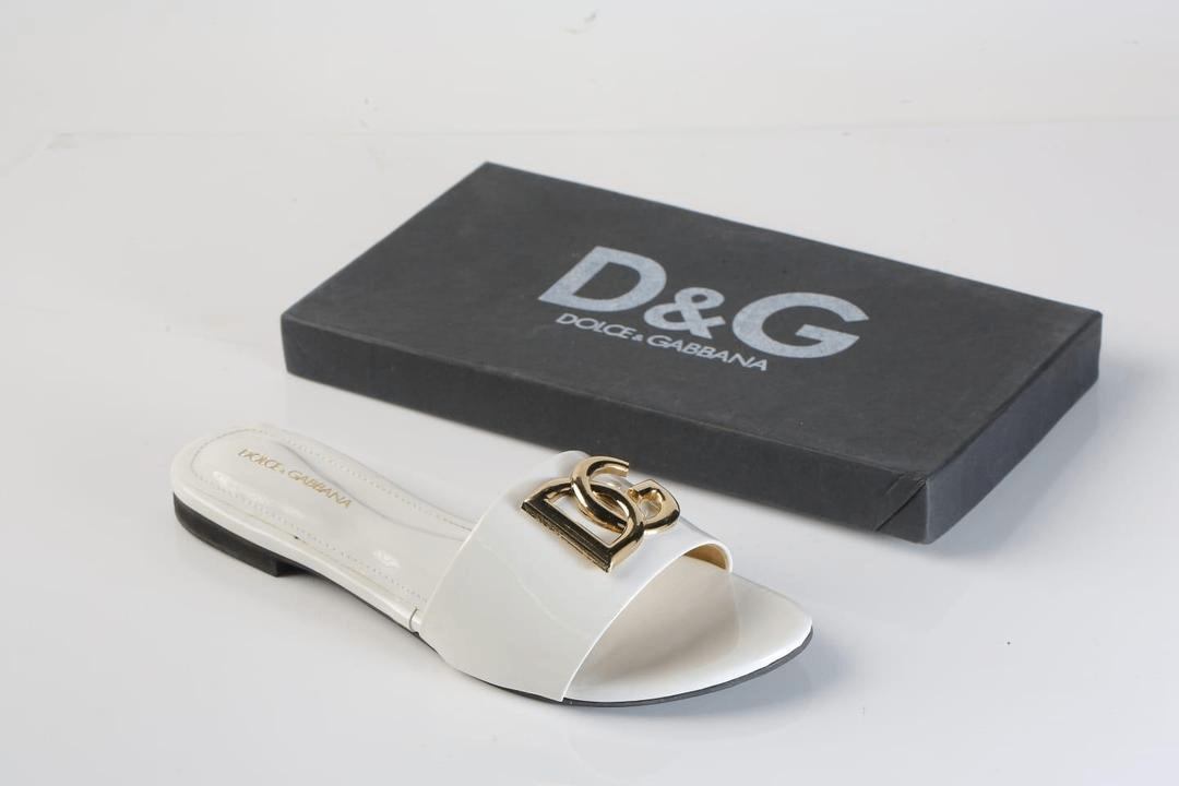 Woman's Rexine flats