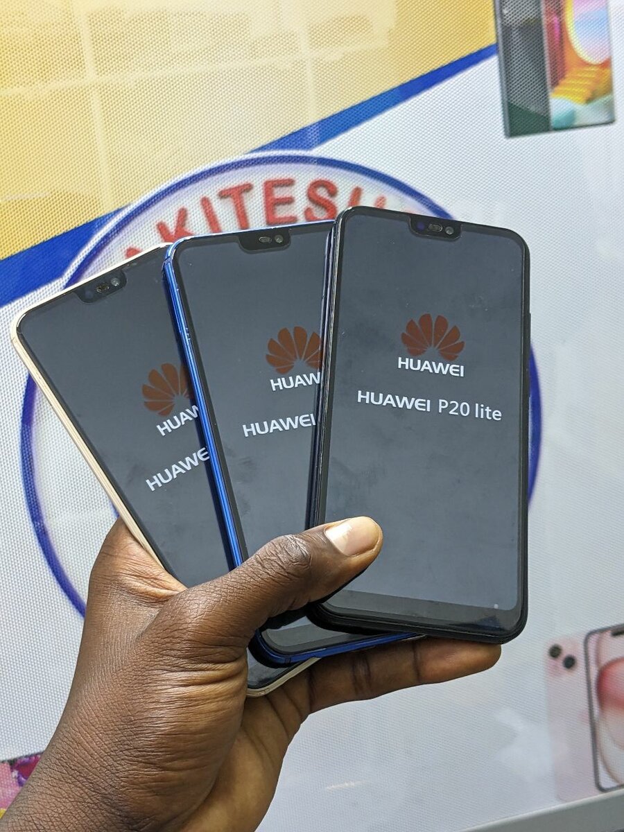 HUAWEI P20 LITE (128GB-6RAM) QUASI NEUF