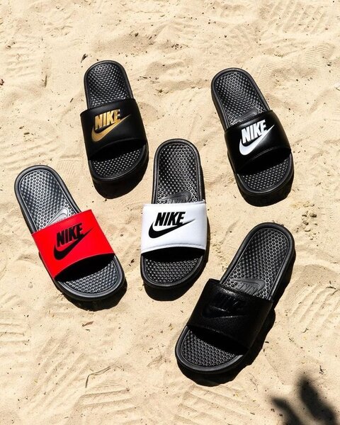 Claquettes Nike