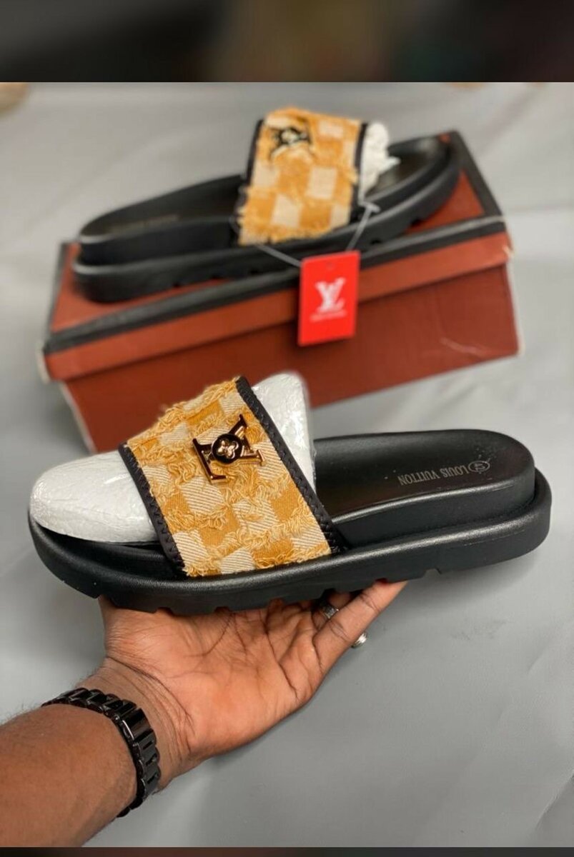 Sandales élégantes avec motifs