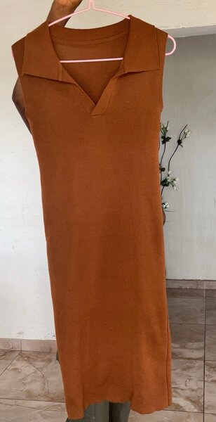 Robe moulante sans manches