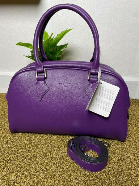 Sac à main en cuir noir