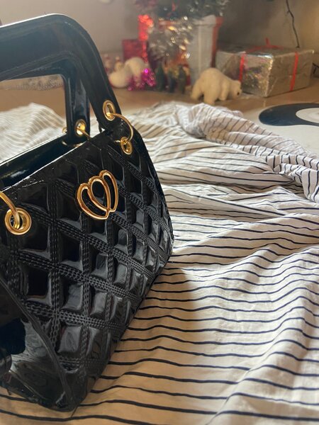 Sac à main élégant en cuir verni