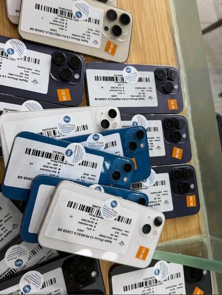 iPhone 13 simple casi neuf