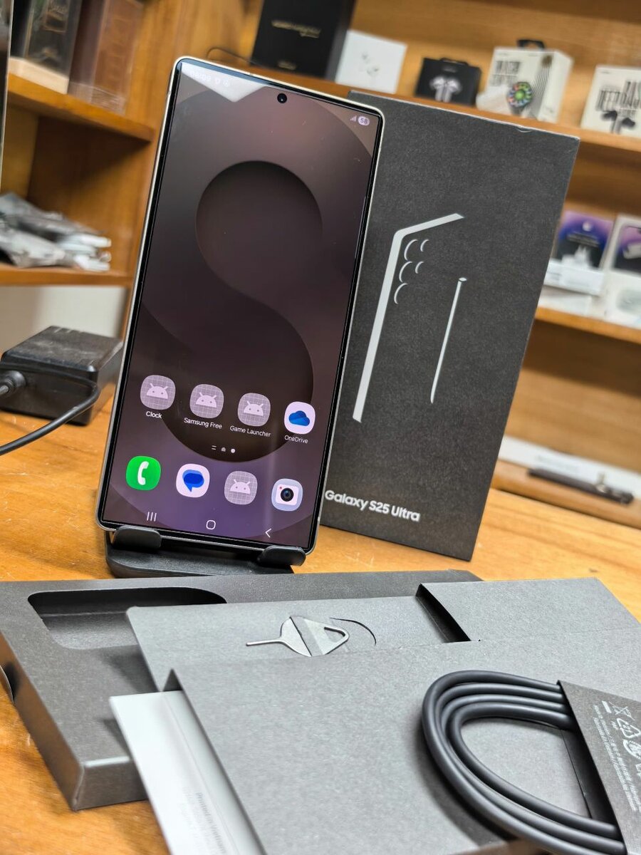 SAMSUNG 25 ULTRA 256gb 12 ram