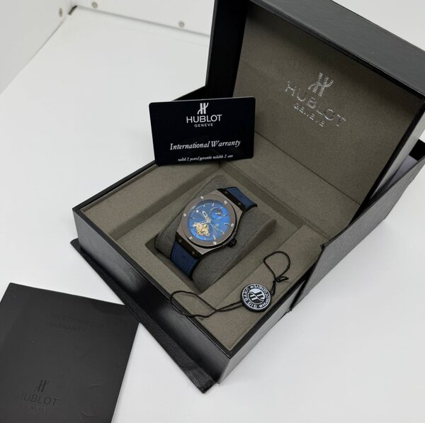 Montre Hublot en cuir bleu