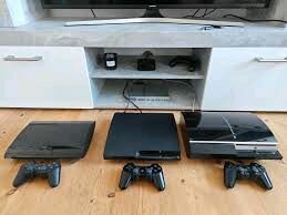 Console de jeu avec manettes