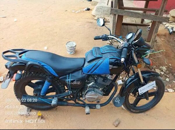 Moto Yamaha bleu