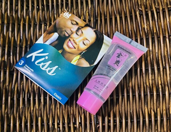 3 préservatifs + 1 lubrifiant