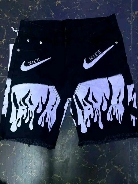 Shorts Nike personnalisés avec motif flammes